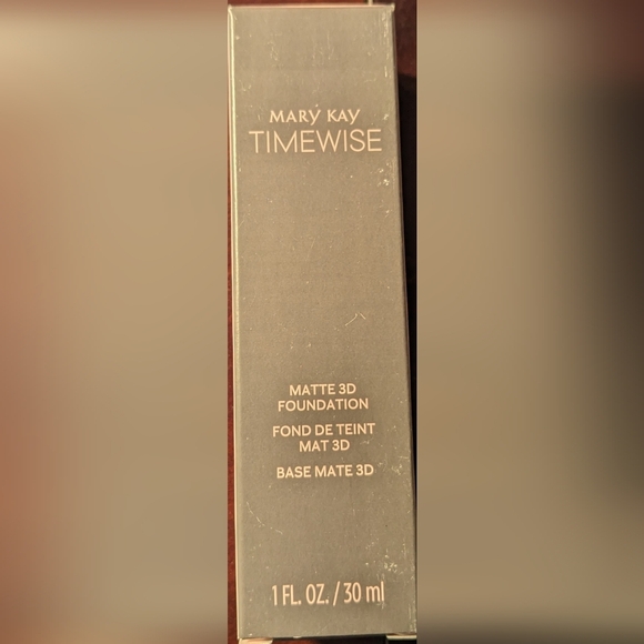 New Mary Kay TimeWise Matte 3D foundation for combination to oily skin - Picture 1 of 3